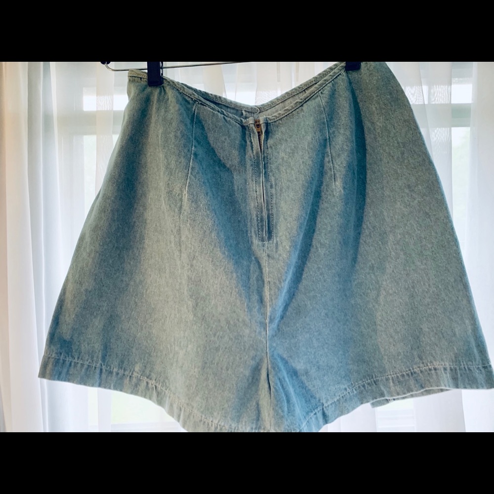Shorts - Picture 4 of 7